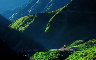 甘孜藏族自治州旅游景点介绍？甘孜藏族自治州旅游景点介绍词？