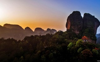 江西鹰潭旅游必去前十景点？江西鹰潭旅游必去前十景点排名？