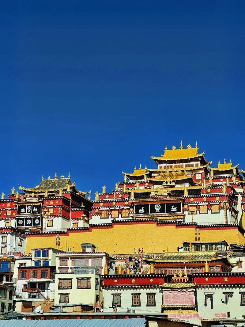 迪庆旅游攻略自由行三天多少钱?迪庆州旅游攻略?-第5张图片-诗丽旅游网 迪庆旅游攻略自由行三天多少钱?迪庆州旅游攻略?-第5张图片-诗丽旅游网