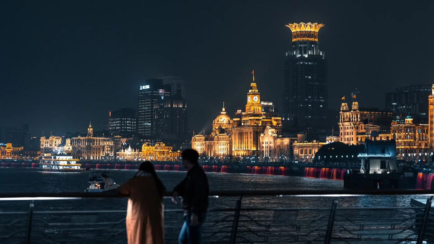 上海外滩晚上附近有什么好玩的景点吗,晚上去外滩可以玩什么-第3张图片-诗丽旅游网 上海外滩晚上附近有什么好玩的景点吗,晚上去外滩可以玩什么-第3张图片-诗丽旅游网