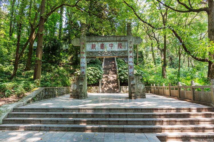四川卧龙旅游景点介绍大全,四川卧龙好玩吗?-第2张图片-诗丽旅游网 四川卧龙旅游景点介绍大全,四川卧龙好玩吗?-第2张图片-诗丽旅游网