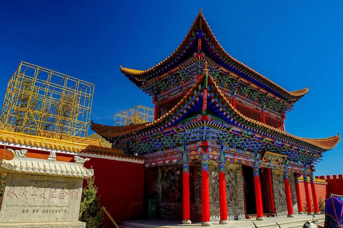 西宁旅游攻略必玩的景点塔尔寺,西宁塔尔寺门票多少钱一张?-第4张图片-诗丽旅游网 西宁旅游攻略必玩的景点塔尔寺,西宁塔尔寺门票多少钱一张?-第4张图片-诗丽旅游网