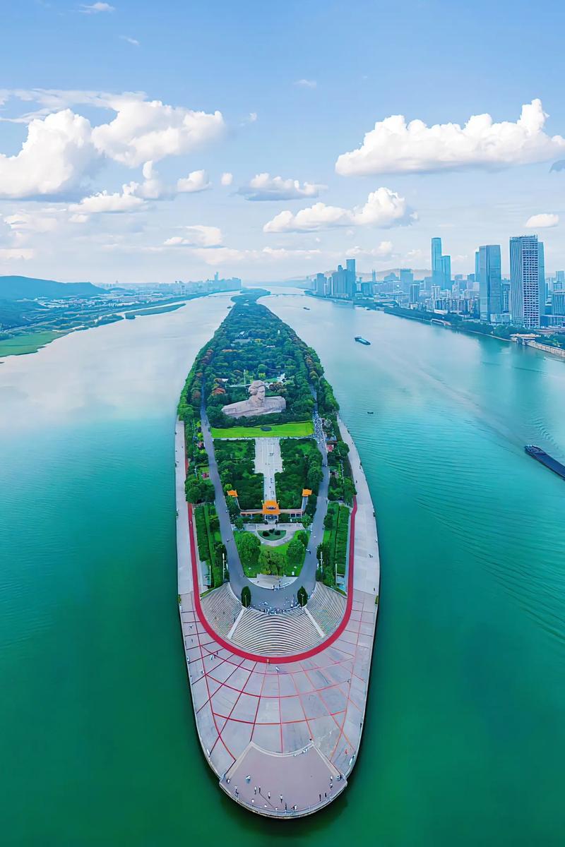 湖南旅游线路攻略大全?湖南旅游线路攻略大全图解?-第5张图片-诗丽旅游网 湖南旅游线路攻略大全?湖南旅游线路攻略大全图解?-第5张图片-诗丽旅游网