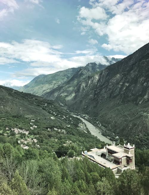甘孜藏族自治州旅游景点介绍?甘孜藏族自治州旅游景点介绍词?-第2张图片-诗丽旅游网 甘孜藏族自治州旅游景点介绍?甘孜藏族自治州旅游景点介绍词?-第2张图片-诗丽旅游网