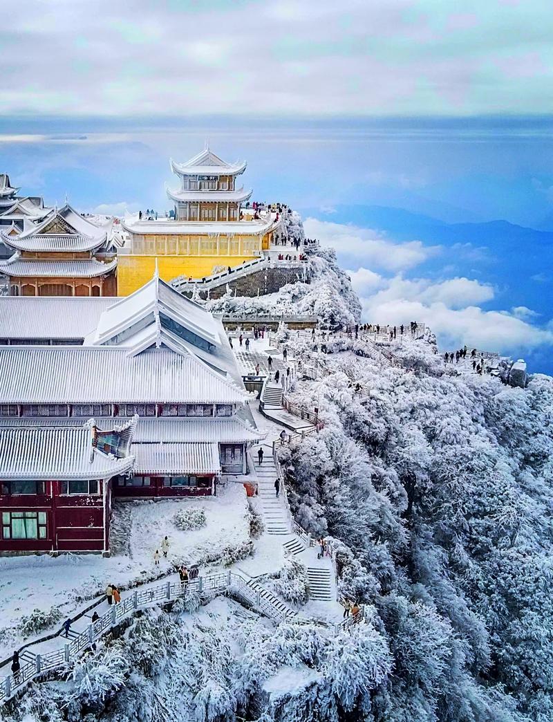 峨眉山景点推荐理由?峨眉山推荐词?-第5张图片-诗丽旅游网 峨眉山景点推荐理由?峨眉山推荐词?-第5张图片-诗丽旅游网