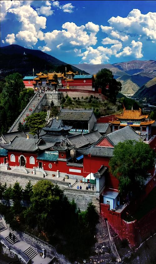 五台山旅游景点有哪些景点推荐理由?五台山的著名景点?-第4张图片-诗丽旅游网 五台山旅游景点有哪些景点推荐理由?五台山的著名景点?-第4张图片-诗丽旅游网