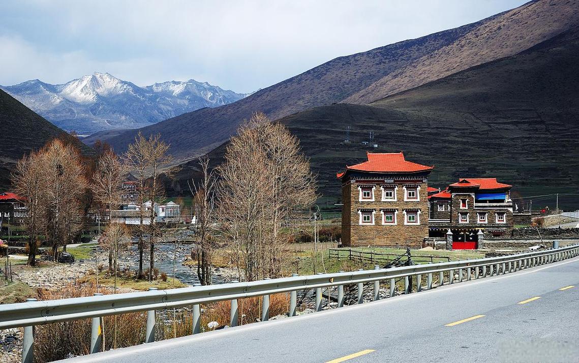 新都桥必去景点有哪些,新都桥景点在哪-第3张图片-诗丽旅游网 新都桥必去景点有哪些,新都桥景点在哪-第3张图片-诗丽旅游网