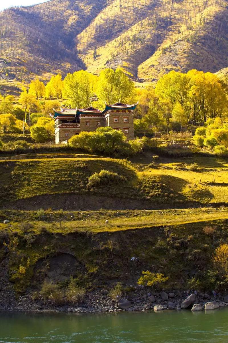 新都桥必去景点有哪些,新都桥景点在哪-第4张图片-诗丽旅游网 新都桥必去景点有哪些,新都桥景点在哪-第4张图片-诗丽旅游网