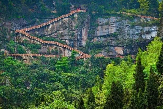重庆有哪些旅游景点和好玩的地方自驾游路线推荐?重庆游玩攻略自驾游?-第4张图片-诗丽旅游网 重庆有哪些旅游景点和好玩的地方自驾游路线推荐?重庆游玩攻略自驾游?-第4张图片-诗丽旅游网